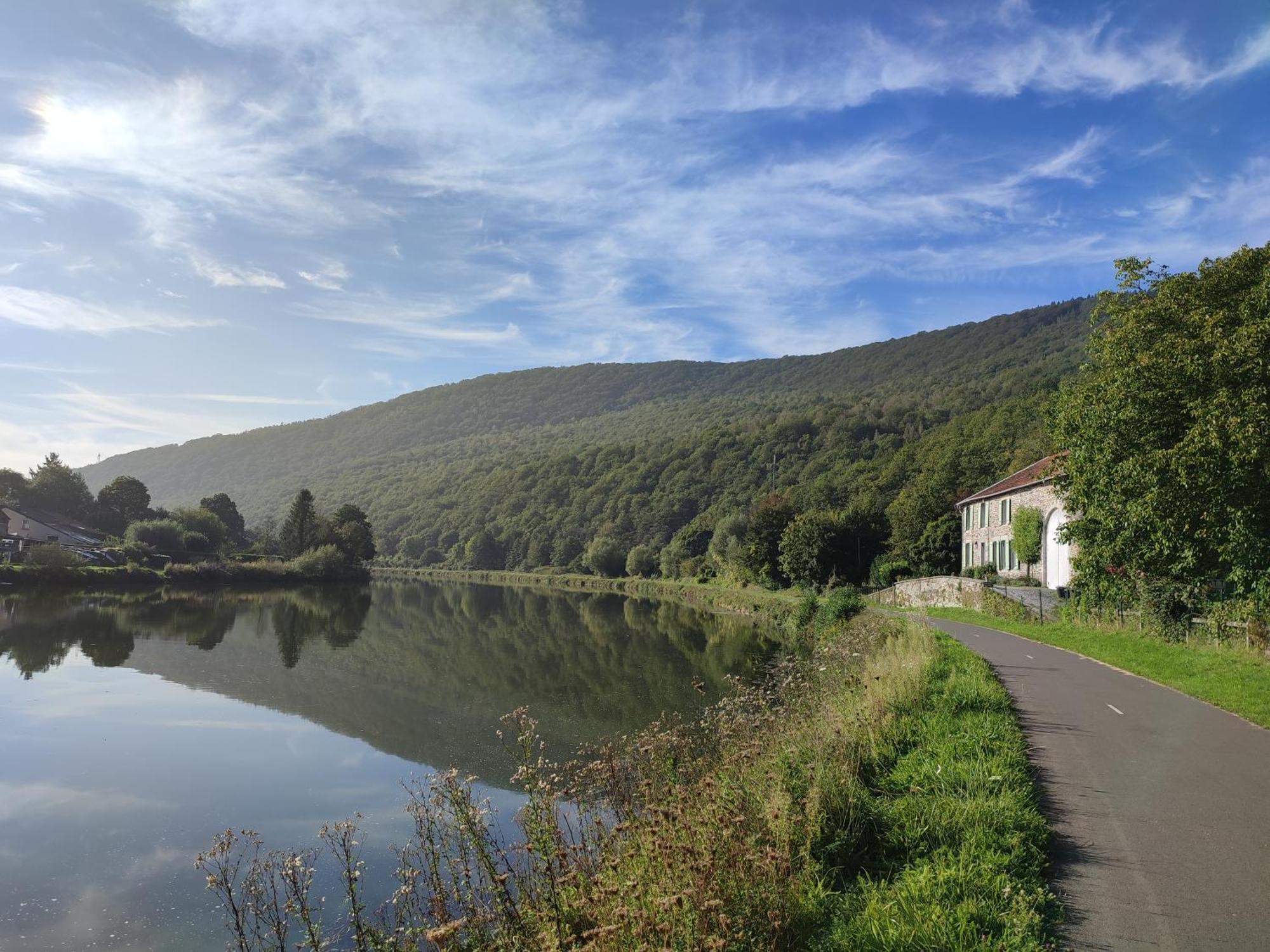Entre Meuse Et Foret Revin  Eksteriør billede