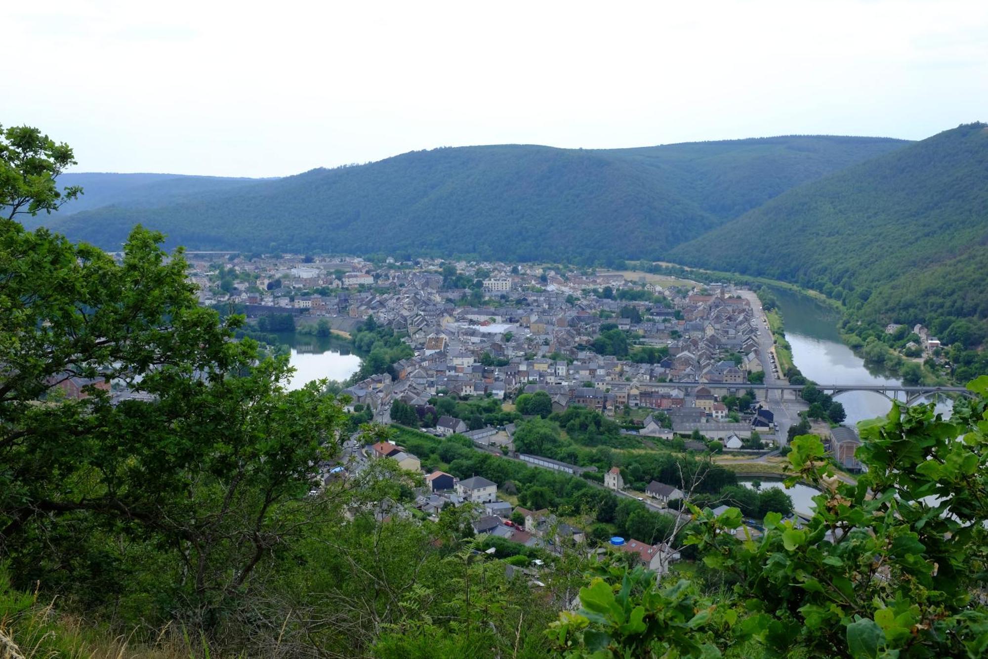 Entre Meuse Et Foret Revin  Eksteriør billede